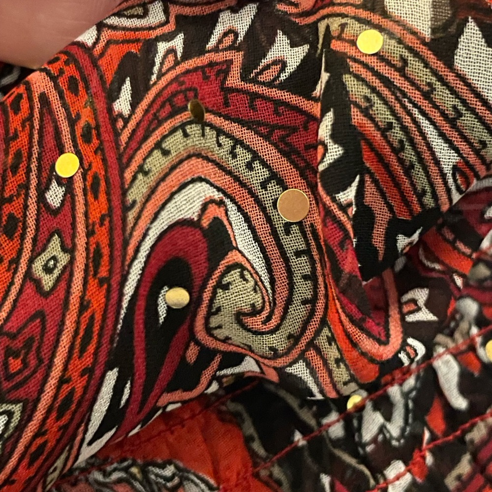 Cathy Daniels Gold bling Red Paisley blouse Scoop Neck quarter Sleeve Size Large - Picture 16 of 16